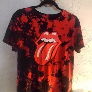 Rolling Stones concert T-shirt size Medium red ♥️